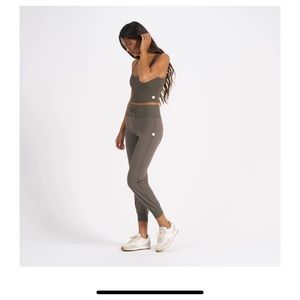 New vuori daily joggers